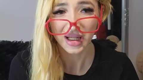 Julia online show from 10-22-25, 11:43