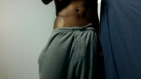 Snapshot of julienlongg chatting on 02-06-25, 05:35 Julien online show from 02-06-25, 05:35