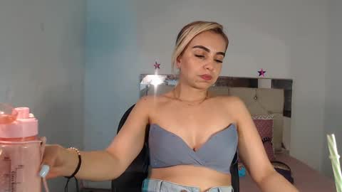julieta__fox_ online show from 03-08-25, 05:38