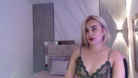julieta__fox_ online show from 04-05-26, 01:36