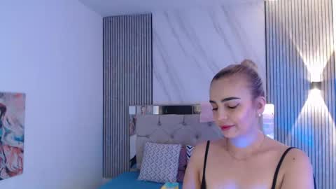 julieta__fox_ online show from 04-15-26, 03:02