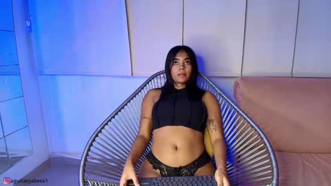 Snapshot of julieta_aguilar chatting on 01-04-25, 10:24 Juli online show from 01-04-25, 10:24