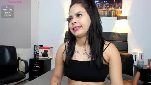 Snapshot of julieta_coopeer_ chatting on 01-10-25, 09:55 Julieta online show from 01-10-25, 09:55