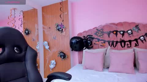 Snapshot of julieta_rose__ chatting on 10-22-25, 09:36 online show from 10-22-25, 09:36