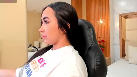 Snapshot of julieta_rose__ chatting on 11-25-25, 09:48 online show from 11-25-25, 09:48