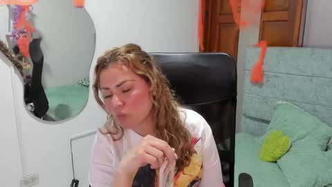 Snapshot of julieta_star69 chatting on 10-27-25, 11:09 julieta_star69 online show from 10-27-25, 11:09