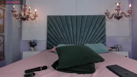 Juliet online show from 09-25-25, 03:54