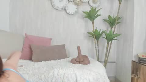 Snapshot of julietta_pink chatting on 06-13-26, 04:21 Julieta online show from 06-13-26, 04:21