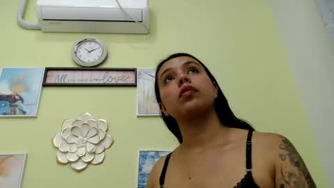 Snapshot of juliette18rose chatting on 05-08-26, 12:16 juliette18rose online show from 05-08-26, 12:16