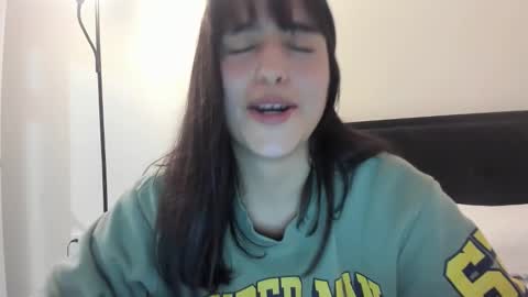 Snapshot of juliette_26 chatting on 11-12-25, 01:28 juliette_26 online show from 11-12-25, 01:28