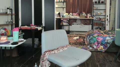 Snapshot of juliette_garden chatting on 01-21-25, 02:43 Here most days 3 online show from 01-21-25, 02:43