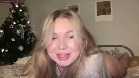 Snapshot of juliexoxxo chatting on 01-06-26, 01:31 Julie online show from 01-06-26, 01:31