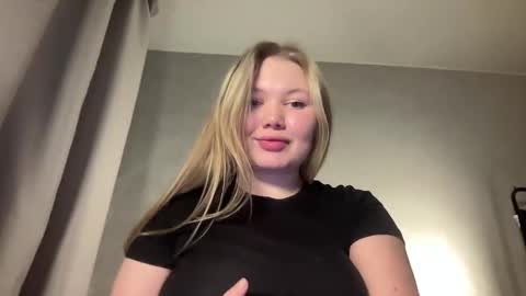 Snapshot of juliexoxxo chatting on 02-16-26, 03:02 Julie online show from 02-16-26, 03:02