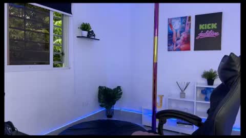 julilive online show from 07-04-26, 10:38