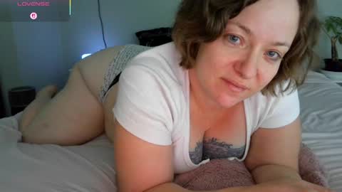 Snapshot of julimonroe chatting on 05-07-26, 04:51 Juli Monroe online show from 05-07-26, 04:51