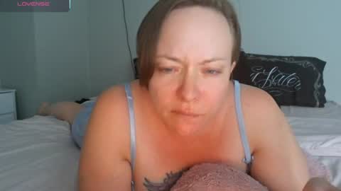 Snapshot of julimonroe chatting on 06-11-26, 04:10 Juli Monroe online show from 06-11-26, 04:10