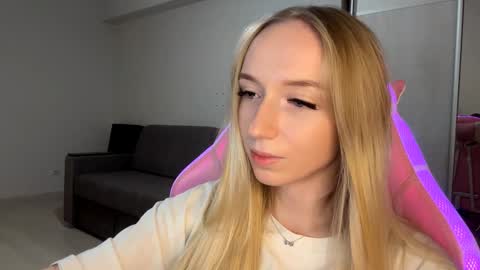 Snapshot of julissariecke chatting on 11-08-25, 03:34 Sofie online show from 11-08-25, 03:34