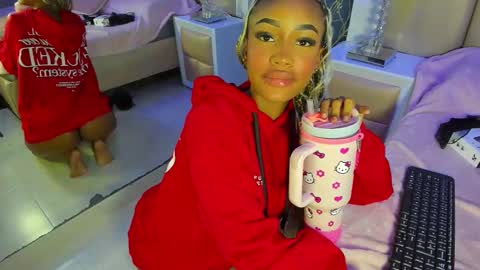 Snapshot of julitpink chatting on 02-13-26, 11:50 julitpink online show from 02-13-26, 11:50