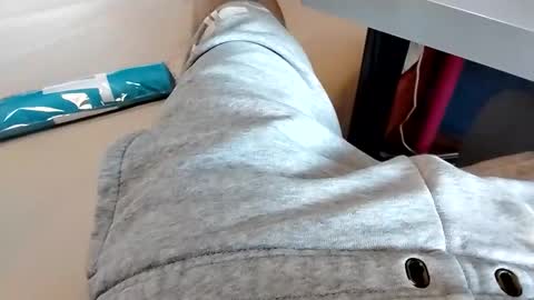 Snapshot of jumezee chatting on 10-18-25, 06:48 Asian office boy online show from 10-18-25, 06:48