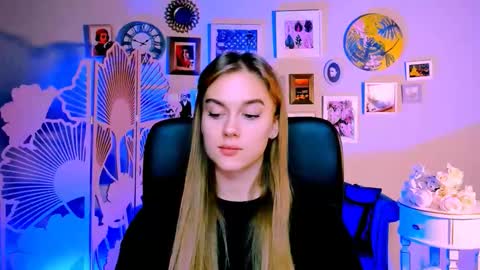 Snapshot of junewoods chatting on 11-14-25, 12:37 junewoods online show from 11-14-25, 12:37