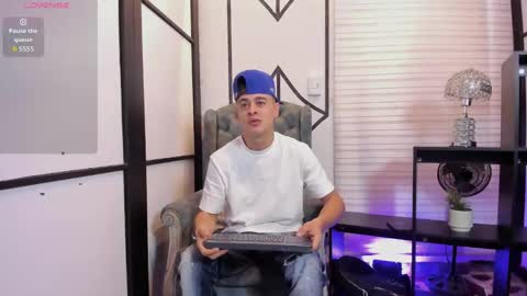 Snapshot of juniormorris_ chatting on 09-29-25, 09:52 Junior online show from 09-29-25, 09:52