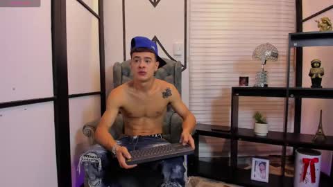 Snapshot of juniormorris_ chatting on 10-02-25, 09:44 Junior online show from 10-02-25, 09:44