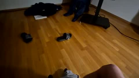 Snapshot of junkern33 chatting on 12-21-25, 07:21 Hotashell online show from 12-21-25, 07:21