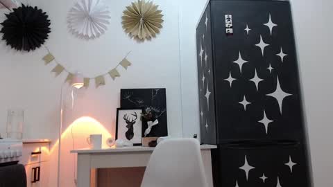 JunneWers online show from 12-22-25, 05:21