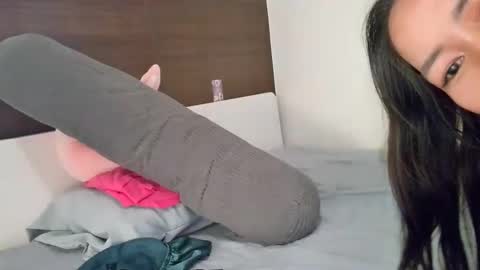 Snapshot of junovaughn chatting on 11-16-25, 12:49 junovaughn online show from 11-16-25, 12:49