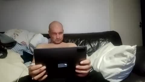 Snapshot of jurokplayer36 chatting on 11-27-25, 04:03 Yuri online show from 11-27-25, 04:03