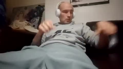 Snapshot of jurokplayer36 chatting on 12-15-25, 03:55 Yuri online show from 12-15-25, 03:55