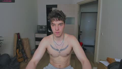 Snapshot of just_edwins chatting on 06-04-26, 12:33 Edwins online show from 06-04-26, 12:33