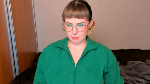 Snapshot of just_fucked chatting on 09-29-25, 09:19 Nika and Mark online show from 09-29-25, 09:19