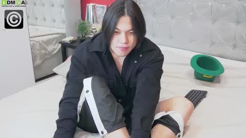 just_gay_ online show from 02-04-25, 04:18
