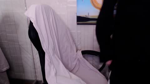 just_gay_ online show from 02-06-25, 01:43