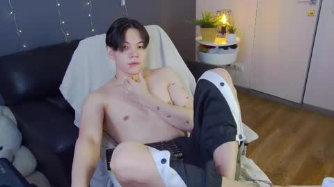 just_gay_ online show from 02-09-25, 01:14