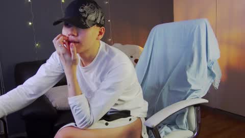 just_gay_ online show from 02-15-25, 01:21