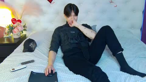 just_gay_ online show from 02-18-25, 05:21