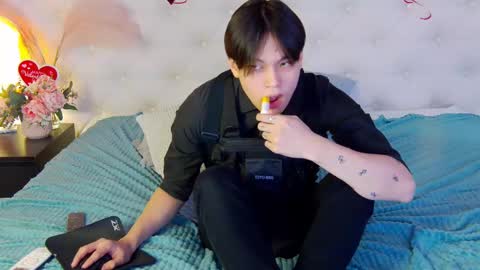 just_gay_ online show from 02-19-25, 07:38