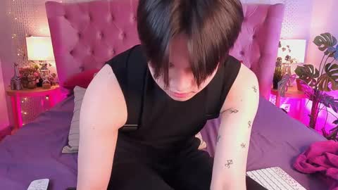just_gay_ online show from 03-08-25, 04:28