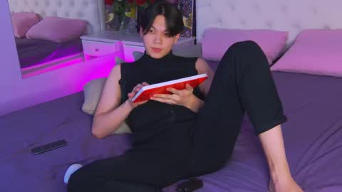 just_gay_ online show from 03-08-25, 10:34