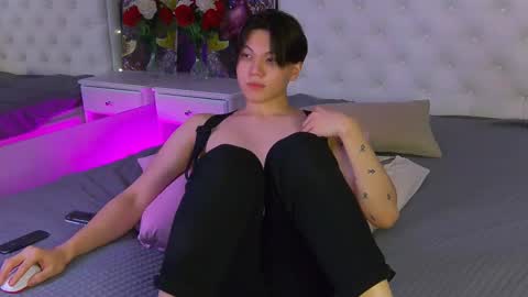 just_gay_ online show from 03-09-25, 10:41