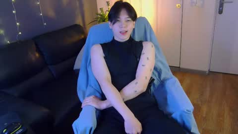 just_gay_ online show from 03-11-25, 01:23
