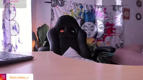 Snapshot of just_katiex chatting on 02-13-25, 01:15 Sofia online show from 02-13-25, 01:15