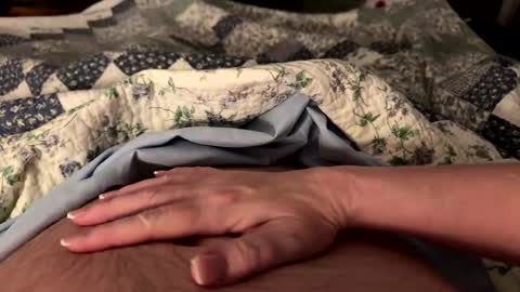 Snapshot of just_ur_avg_cpl chatting on 09-22-25, 02:35 justuravgdad justuravgmom online show from 09-22-25, 02:35