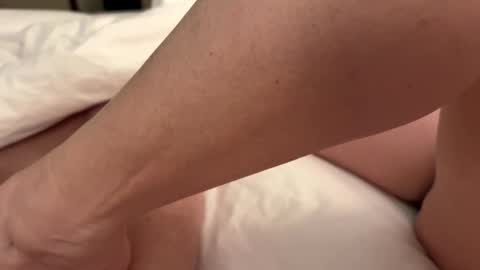 Snapshot of just_ur_avg_cpl chatting on 10-26-25, 03:56 justuravgdad justuravgmom online show from 10-26-25, 03:56