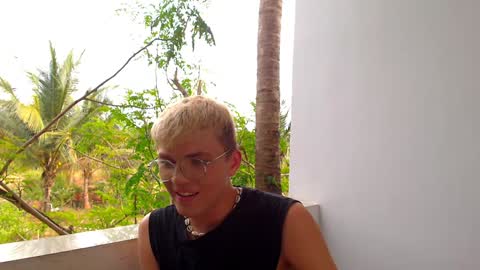 Snapshot of justin_cutie chatting on 12-06-24, 09:54 U bf Justin online show from 12-06-24, 09:54