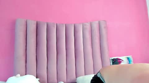 Snapshot of justin_jazmin chatting on 02-05-25, 09:40 JUSTIN Y JAZMIN online show from 02-05-25, 09:40