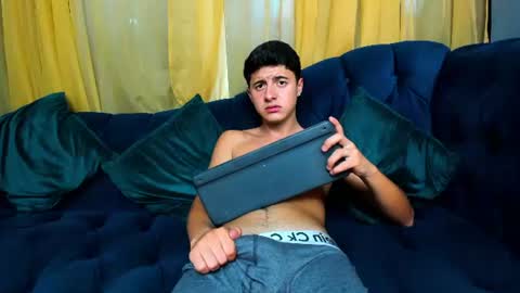 Snapshot of justin_ortiz chatting on 06-11-26, 10:30 Justin Ortiz online show from 06-11-26, 10:30