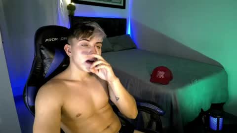 Snapshot of justin_trevor chatting on 04-29-26, 04:49 Justin trevor online show from 04-29-26, 04:49
